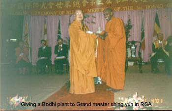 2001 April at BLIA meeting - gave a Bodhi saplin to Grand  master Shing Yun..jpg